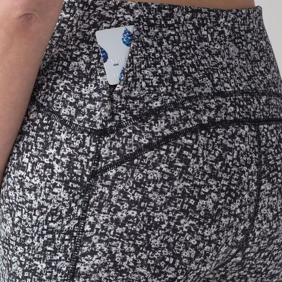 Lululemon Sole Training 7/8 Tight Size 4 - Picture 6 of 14